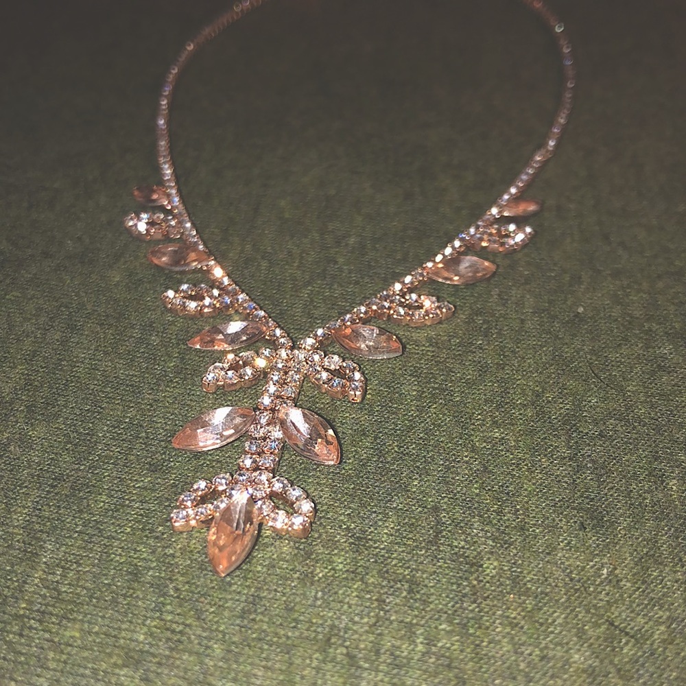 Adorable prom/hoco necklace!!